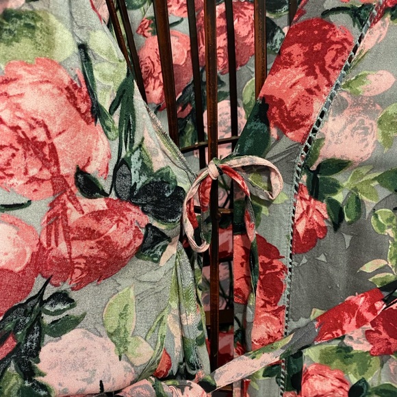 Tahari Robe - Picture 2 of 5